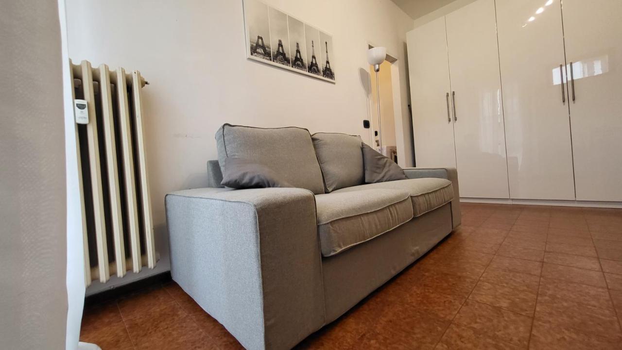 Appartamento di fronte all'ospedale con garage Modena Esterno foto